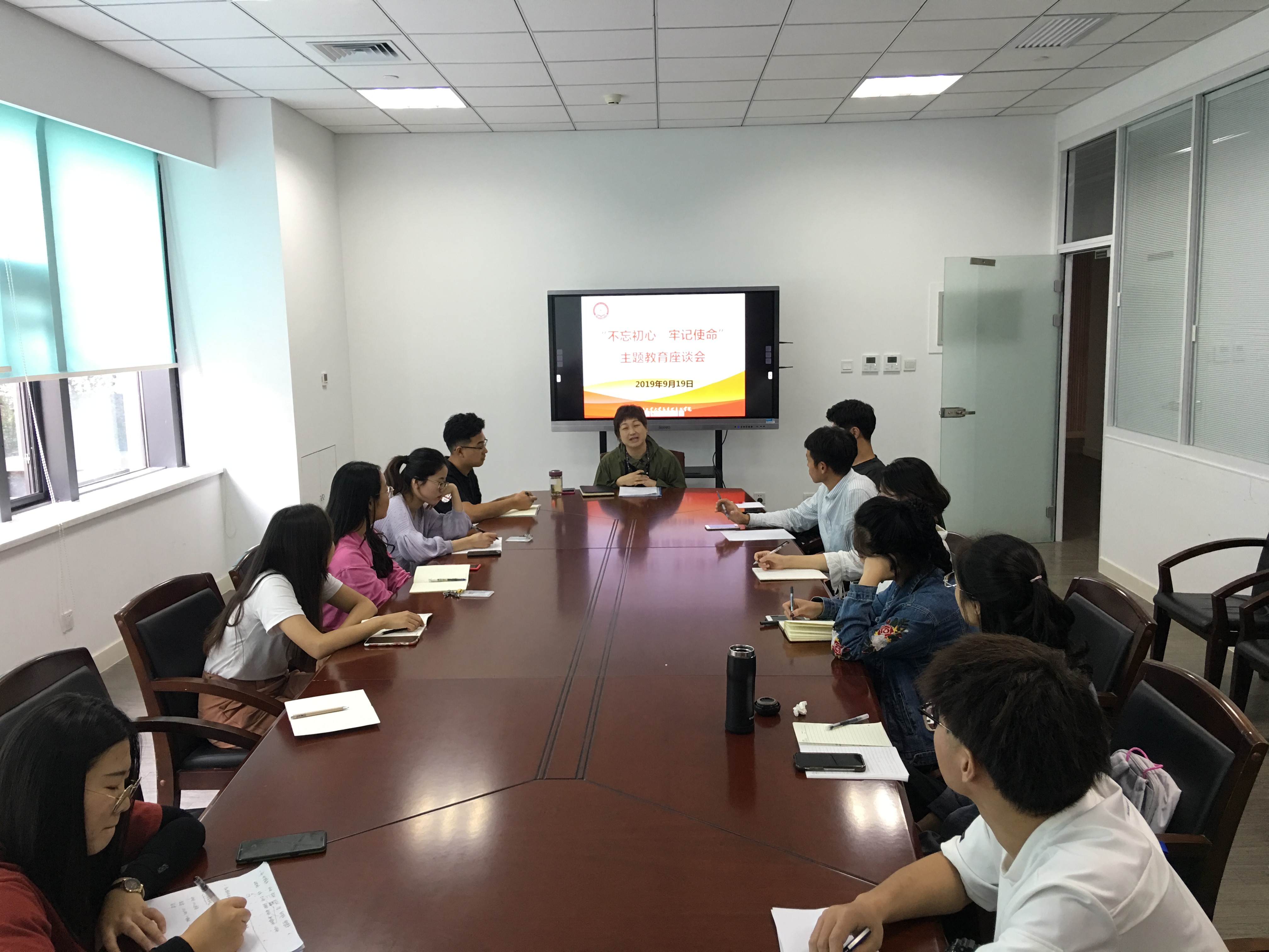 研究生座谈会.jpg 研究生座谈会.jpg