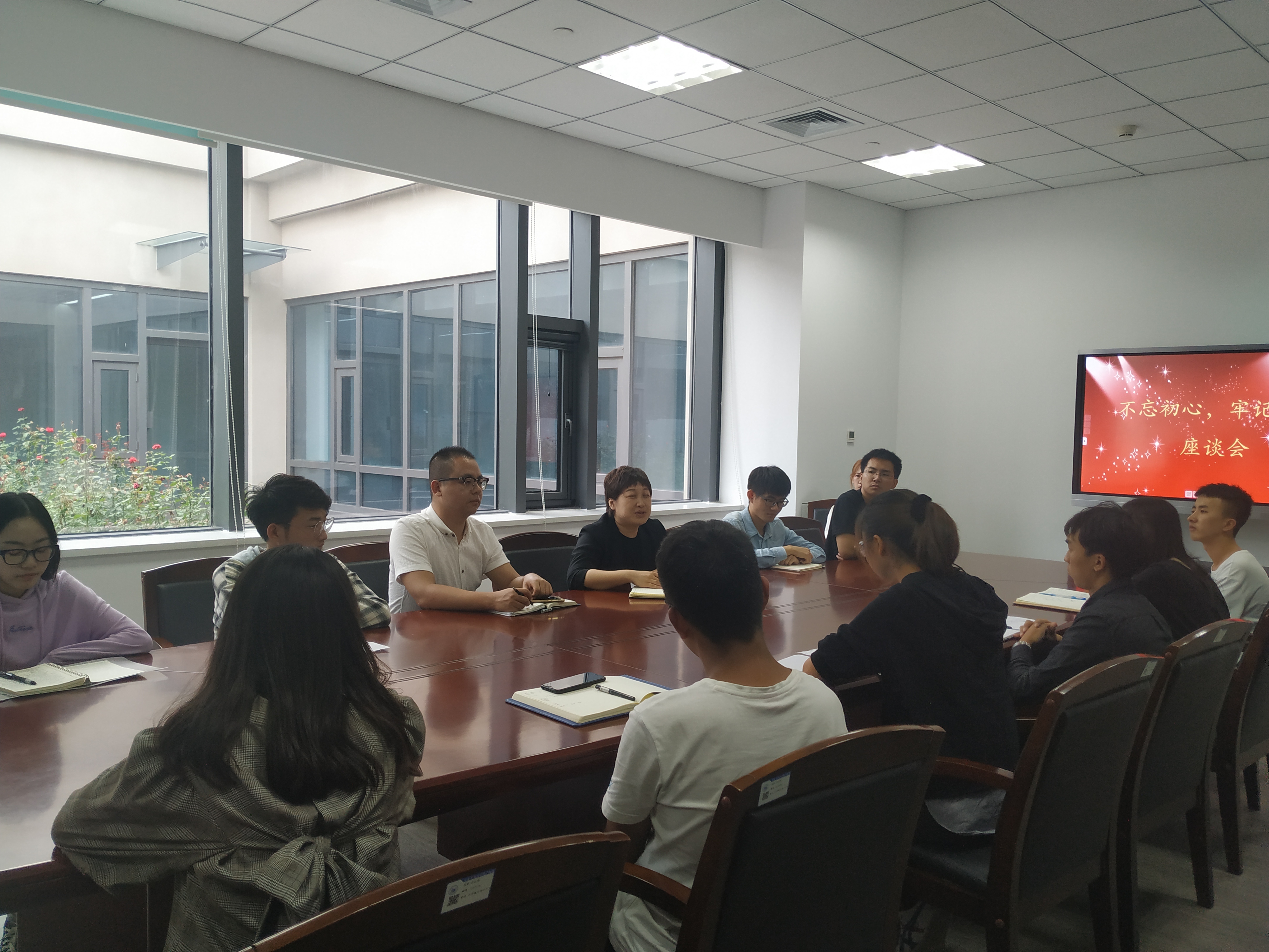 本科生座谈会.jpg 本科生座谈会.jpg